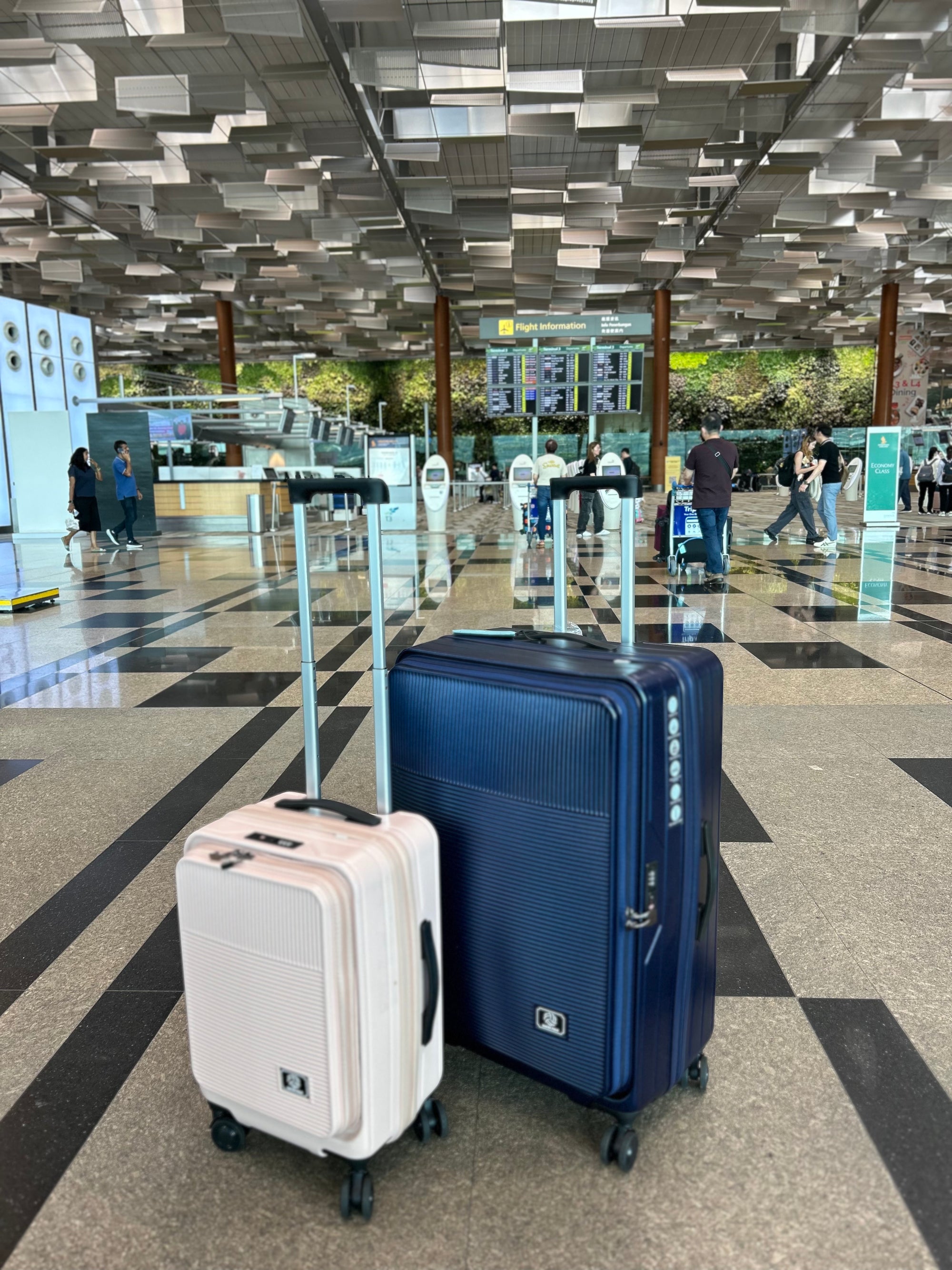 Changi Airport T3 - Luggage Outlet Singapore